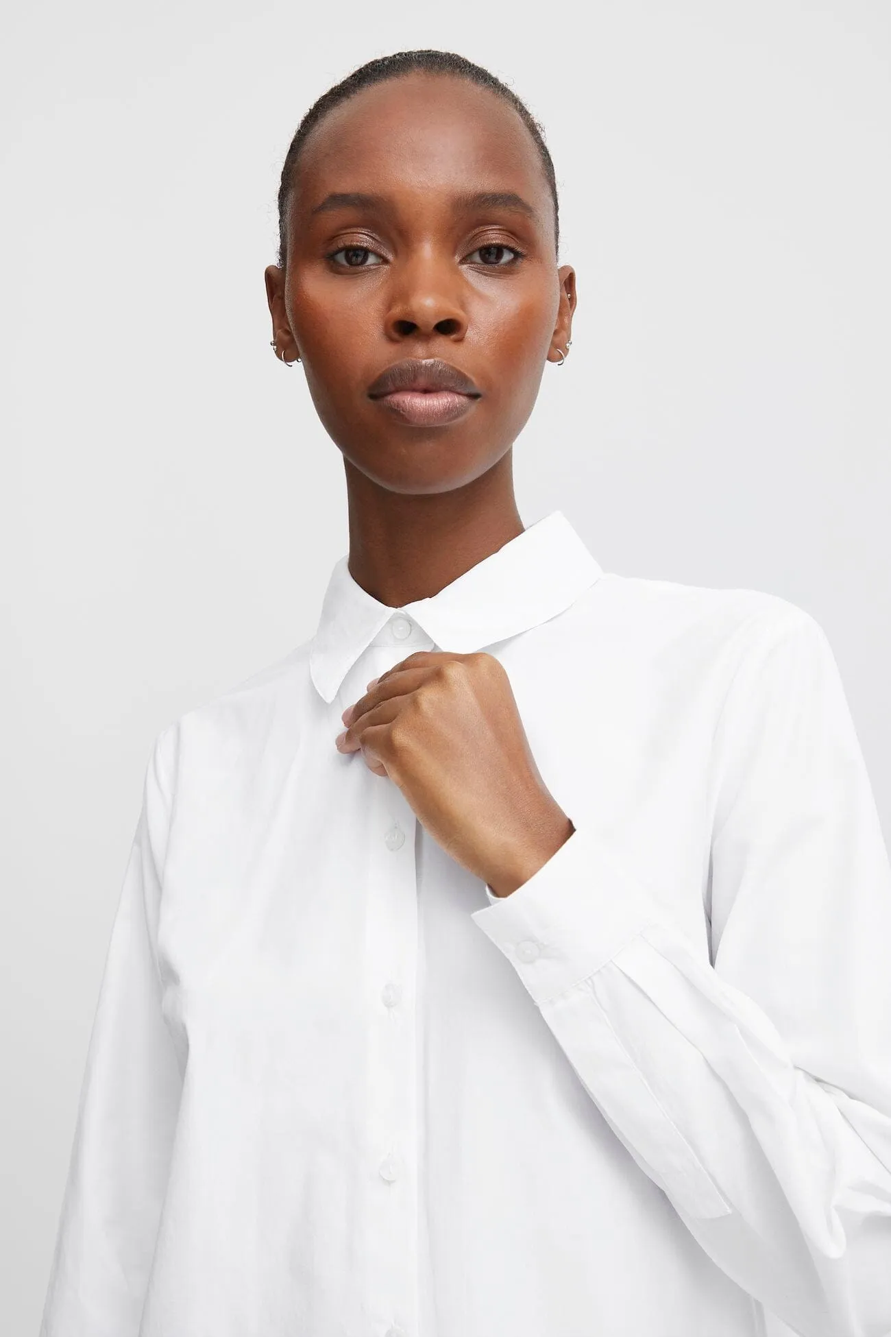 CLASSIC WHITE BUTTON DOWN