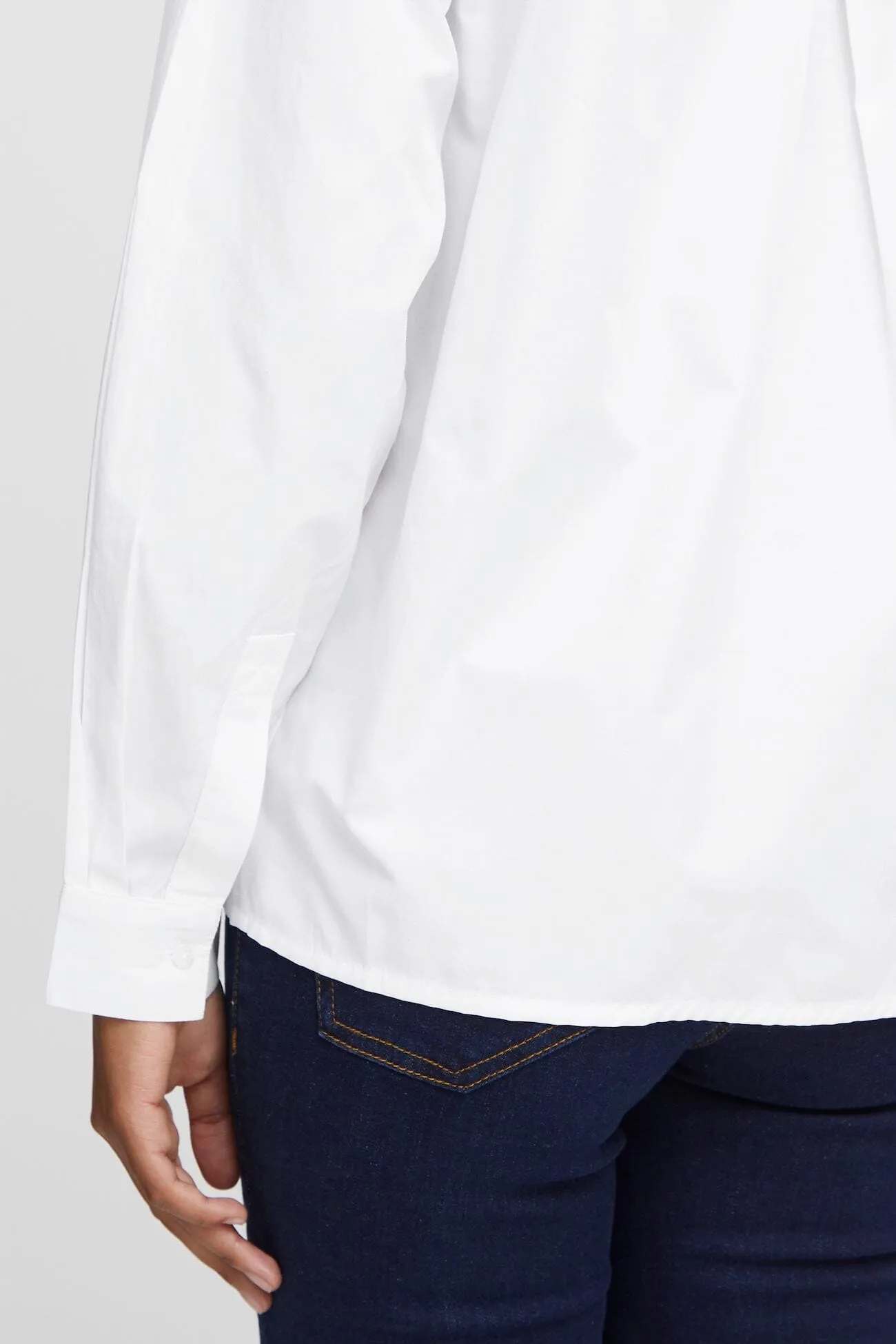 CLASSIC WHITE BUTTON DOWN
